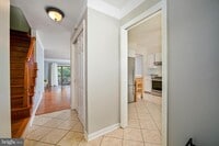 Building Photo - 723 Kings Croft Dr