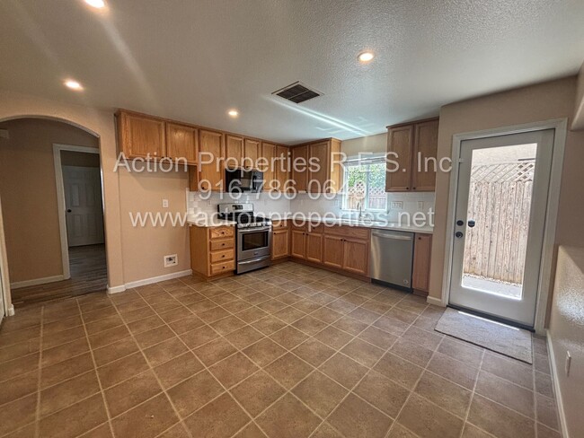 Building Photo - West Roseville LongMeadow 2 Gated, Single ...