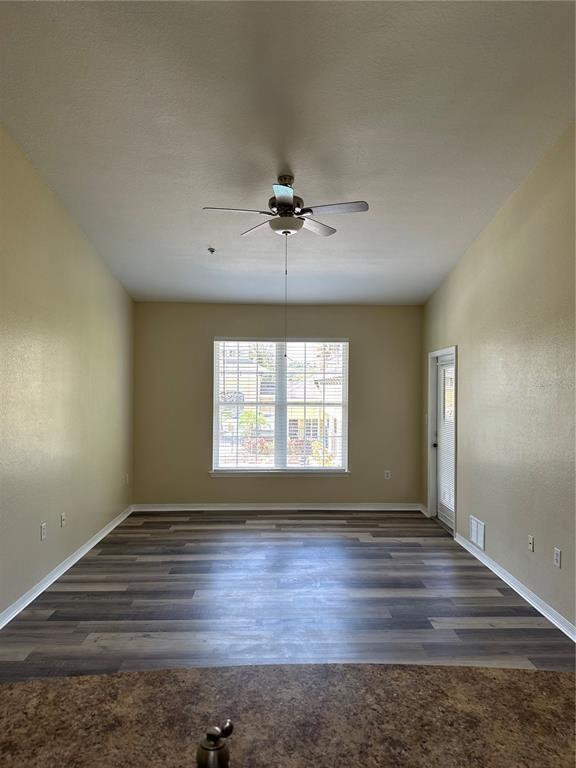 Building Photo - 10011 Courtney Palms Blvd