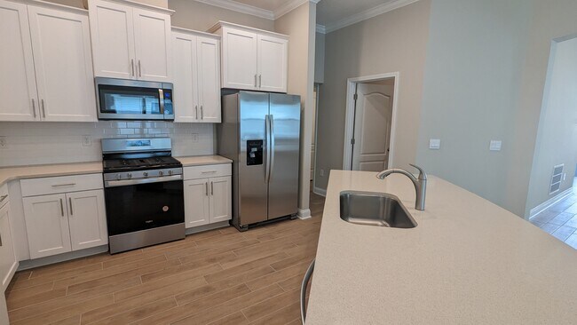 Building Photo - 96 Zancara St