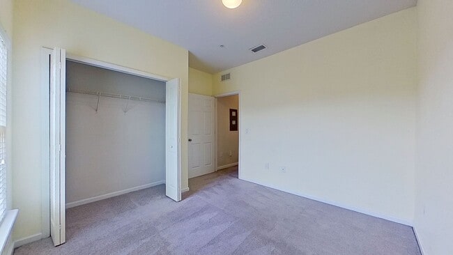 Building Photo - FIRST MONTH FREE OF RENT IF MOVE IN BY JUN...