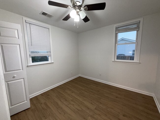 Building Photo - 212 Romney St