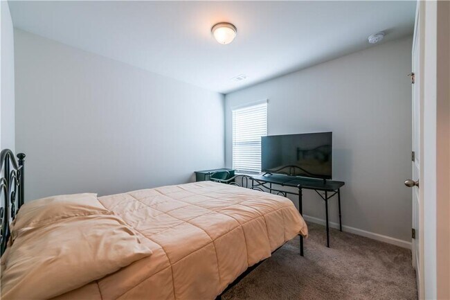 Building Photo - 4700 Blake Lp
