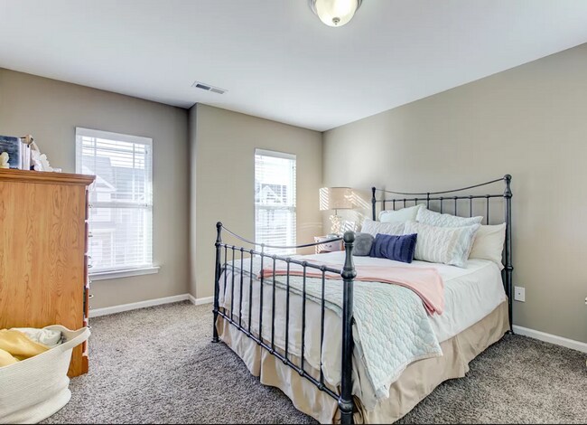Building Photo - Charming 3BD, 2.5BA Raleigh Townhome with ...