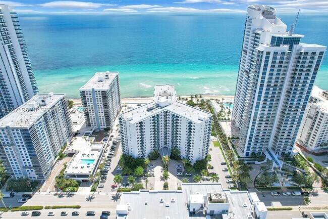 Building Photo - 3001 S Ocean Dr
