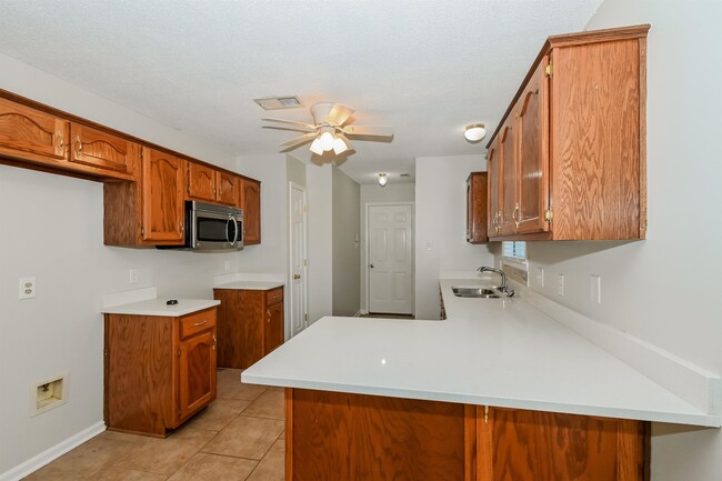 Building Photo - 9720 Lakeland Hills Cove