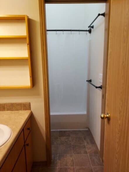 Upper Bath Shower - 7910 SE 67th Ave
