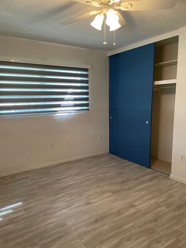 Building Photo - Convenient Port Charlotte Location!