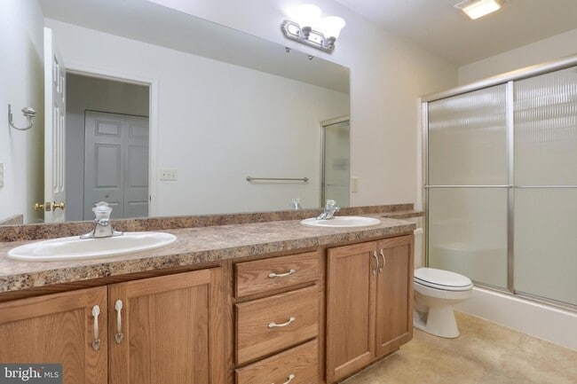 Building Photo - 712 Creekside Dr