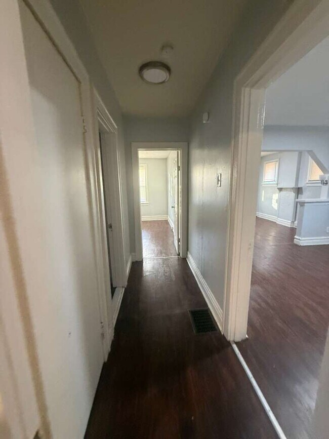 Building Photo - "Charming 2-Bedroom St. Louis Home with Gleaming Hardwood Floors in 63121!"