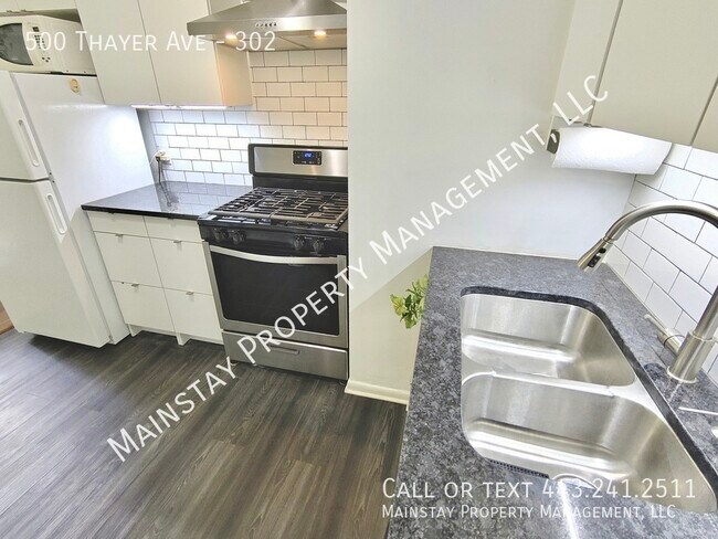 Building Photo - 500 Thayer Ave