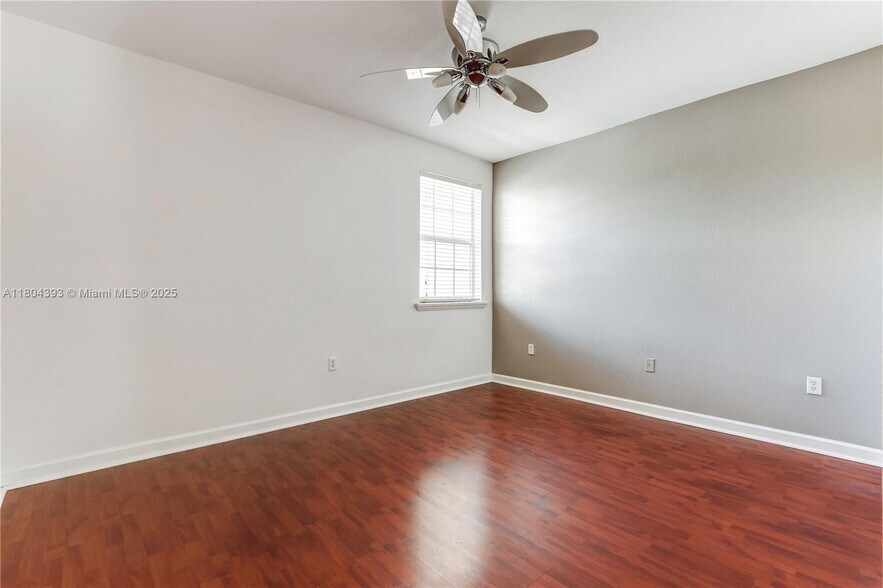 Building Photo - 5549 NW 113th Ct