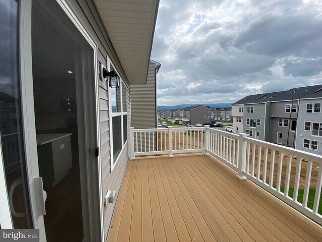 Building Photo - 415 Aragon Dr
