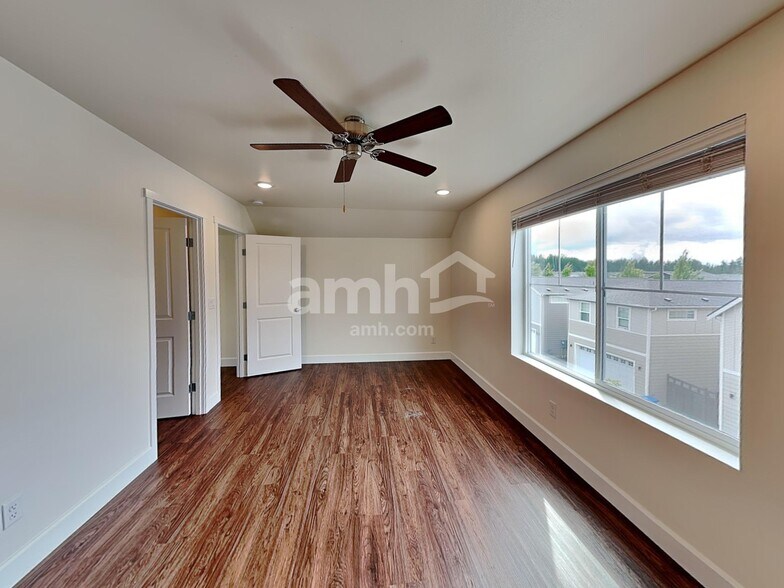 Building Photo - 33064 Eagle Peak Ln
