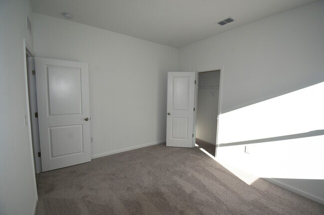 Building Photo - 2090 Gold Dust Dr