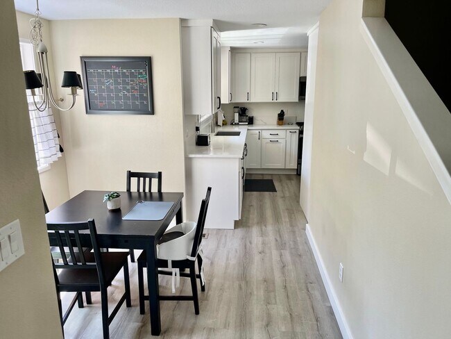 Building Photo - Beautifully Updated Mt. Park Condo Located...