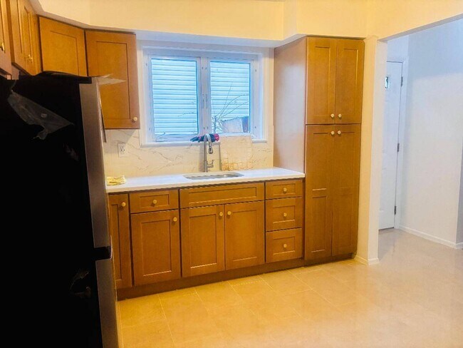 Primary Photo - 134 Woodbine Ave