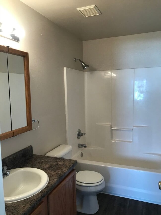 Building Photo - Available now! View Today by calling Rentl...