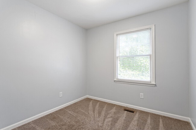 Building Photo - 839 Dalewood Dr