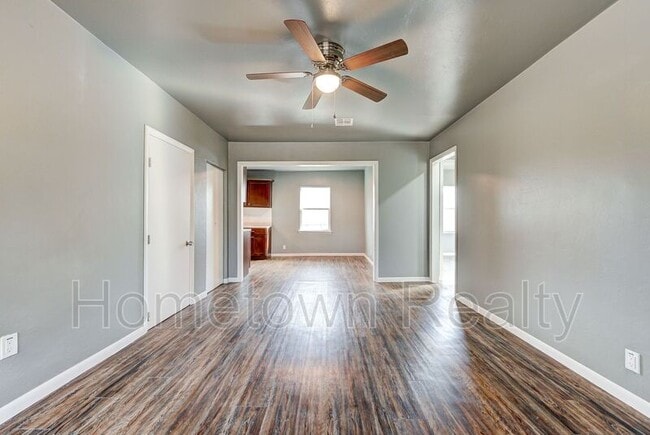 Building Photo - 1103 N Louisa Ave