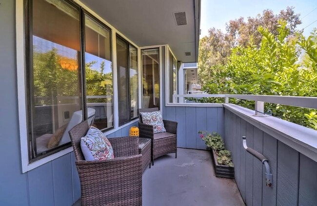 Building Photo - 882 La Barbera Dr
