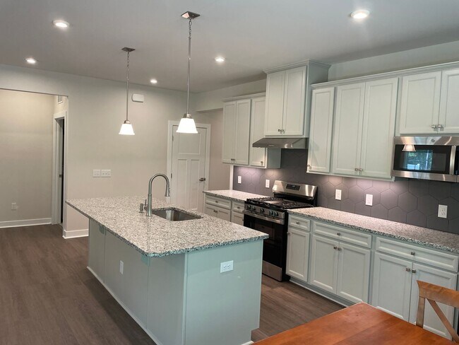 Building Photo - 2116 Sounders Ln NE