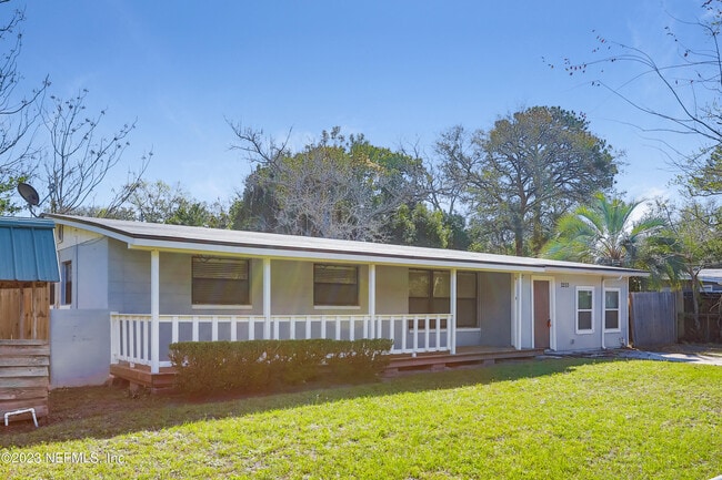 Building Photo - 2233 Bourget Dr