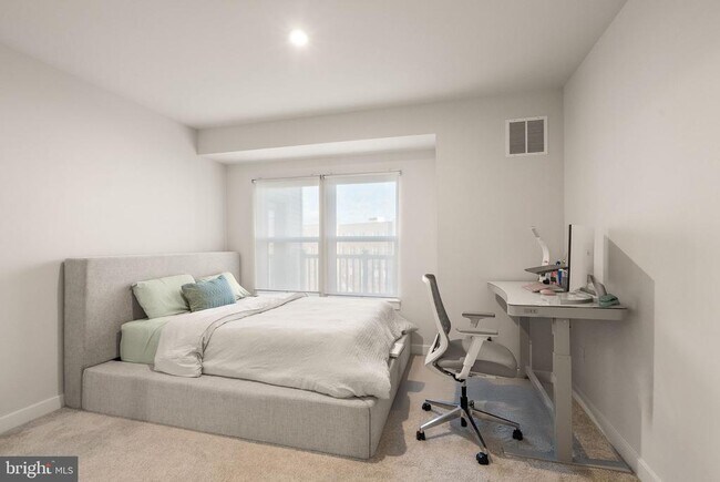 Building Photo - 46294 Mount Milstead Ter