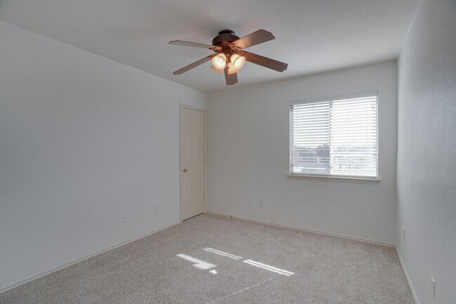 Building Photo - 1512 Davis Mountain Loop