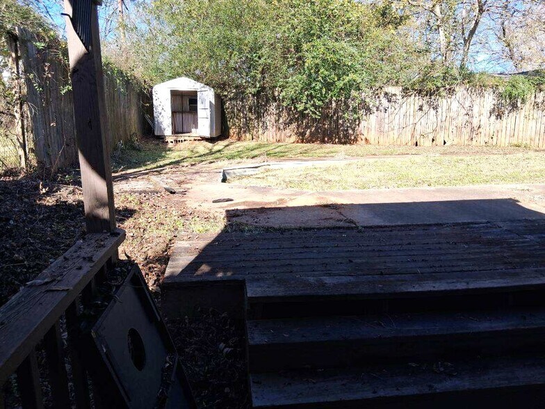 Building Photo - 921 Garywood Pl