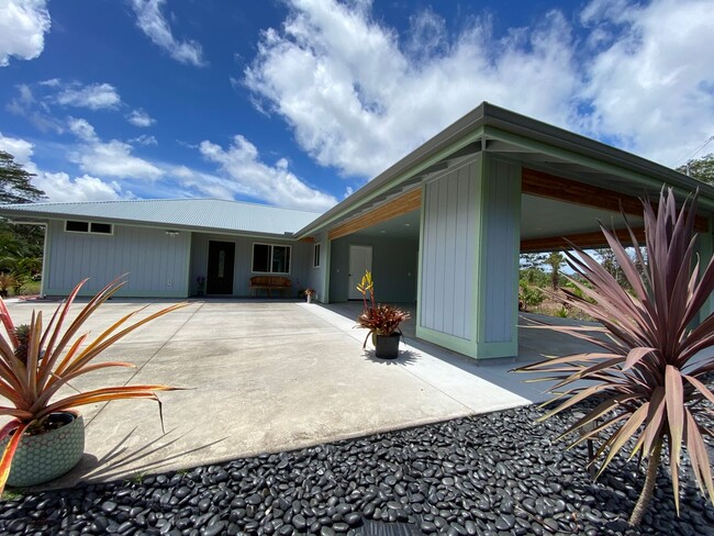 Primary Photo - 3-Bed, 2-Bath Custom Furnished Home-Turn K...