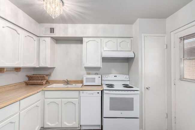 Building Photo - Prime Tempe Location – Minutes from ASU!