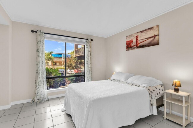 Building Photo - 470 N Civic Dr