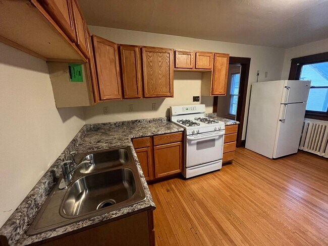 Building Photo - 1029 Spafford Ave