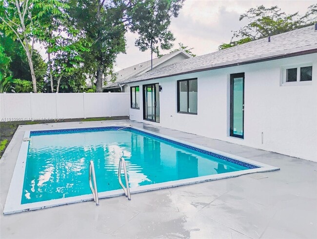 Building Photo - 20615 NE 9th Ct