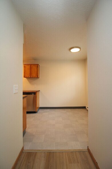 Building Photo - 3736 SW 10th Ave