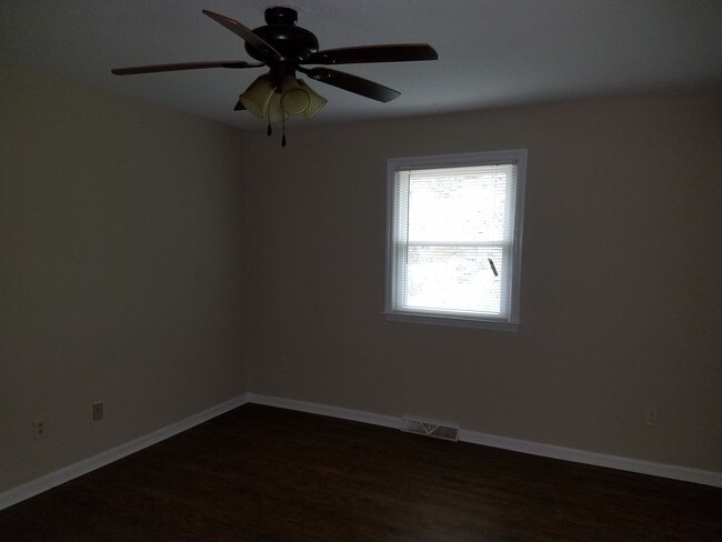 Building Photo - 3624 Yarbrough Ave