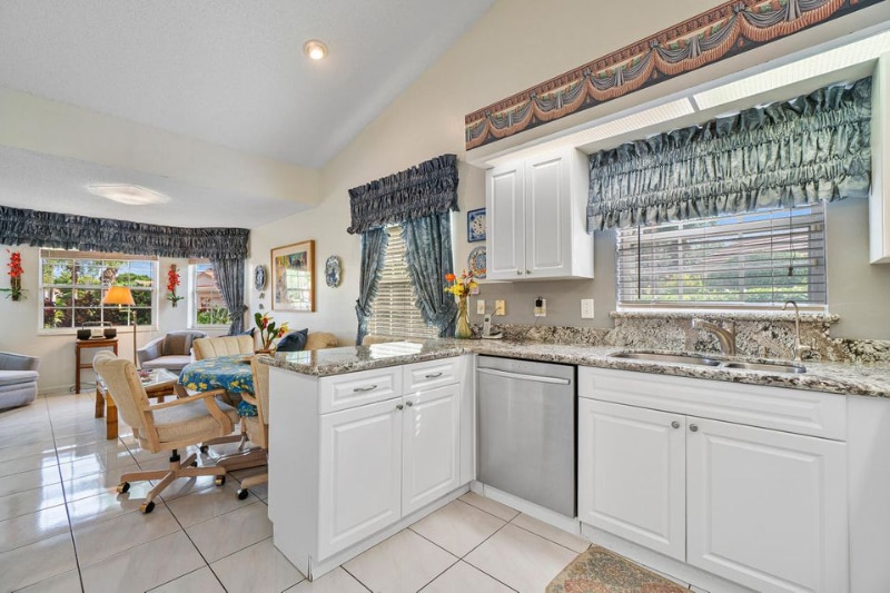 Building Photo - 7922 Sandy Pointe Dr