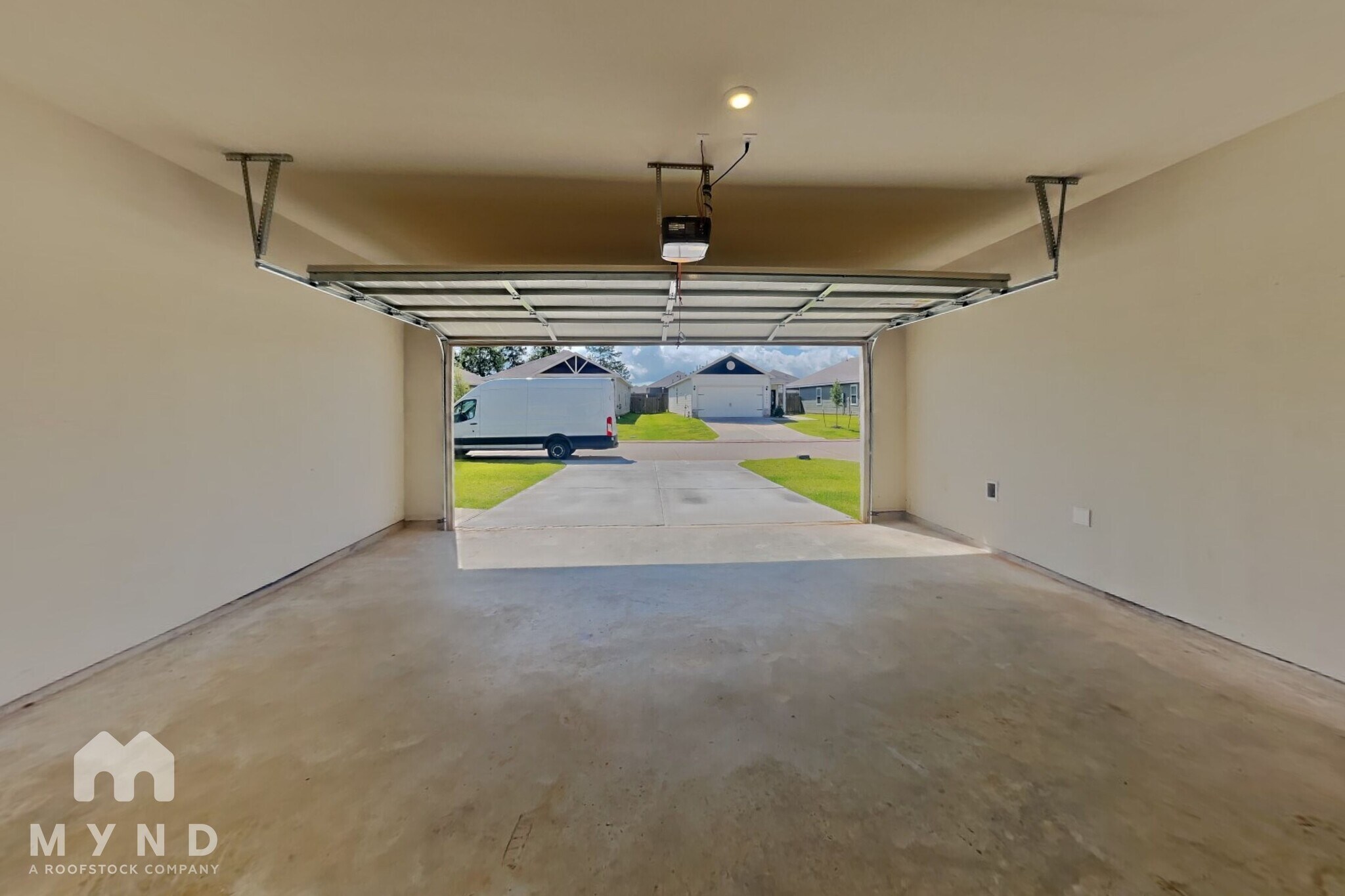 Building Photo - 15475 Maple Ter Dr