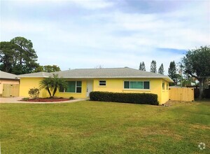 Building Photo - 1225 De Narvaez Ave