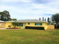 Building Photo - 1225 De Narvaez Ave