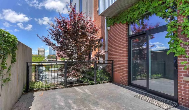 Building Photo - Luxury Downtown Condo!!