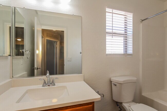 Building Photo - 5564 S 240th Dr