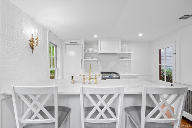 Building Photo - 152 Main St