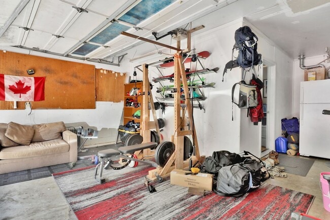 Building Photo - Preleasing Now! Available early August! 7 Bed, 2.5 Bath House!