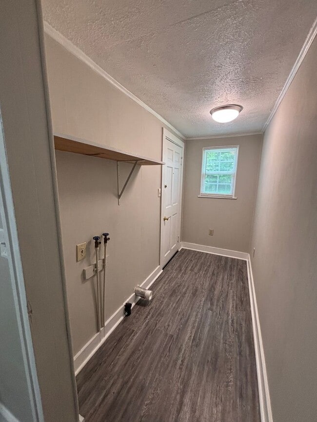 Building Photo - New Renovation!!!