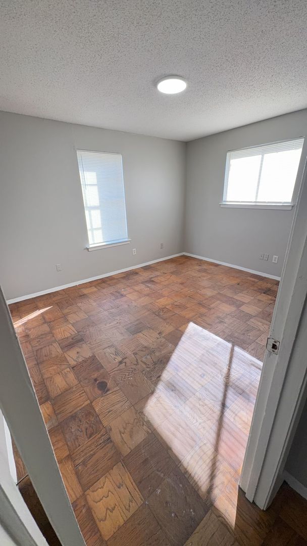 Building Photo - Very Nice Duplex in Berclair