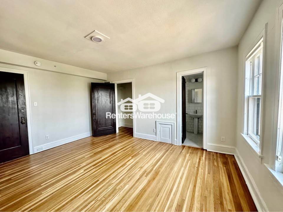 Building Photo - 2305 Grand Ave