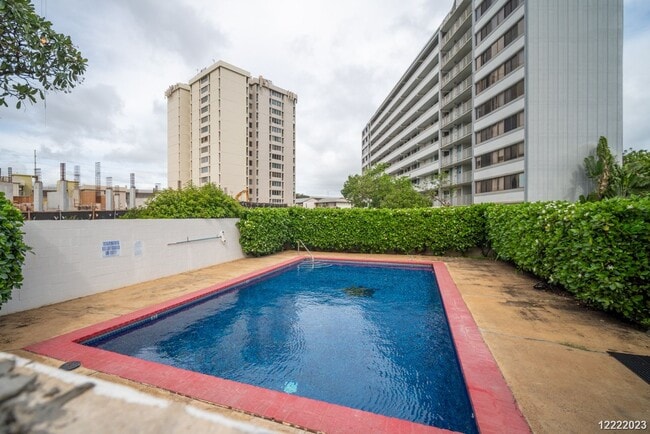 Building Photo - CONVENIENTLY LOCATED 1BR/1BA/1PKG UNIT IN THE CENTRE COURT CONDOMINIUM IN HALAWA