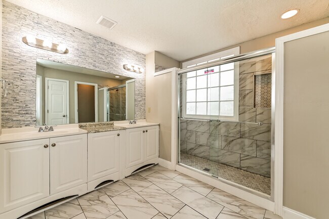 Building Photo - 3307 Poplar Ridge Dr